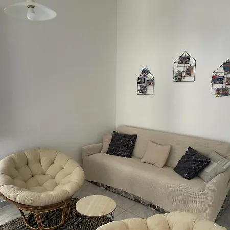 E&m Apartment Pag Town