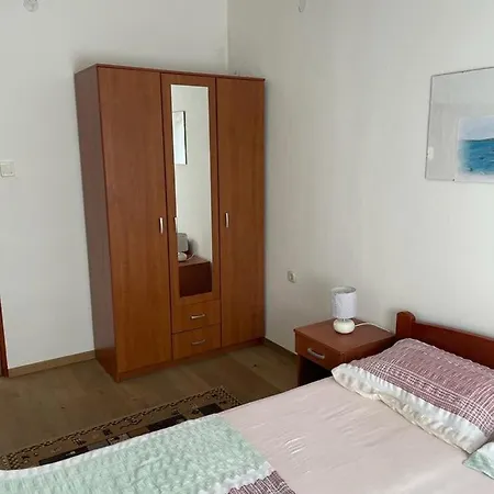Apartment E&m *