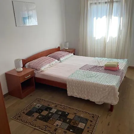 E&m Apartment *